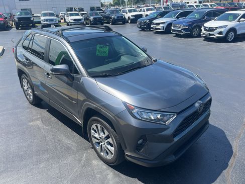 Used 2021 Toyota RAV4 XLE Premium FWD image 5