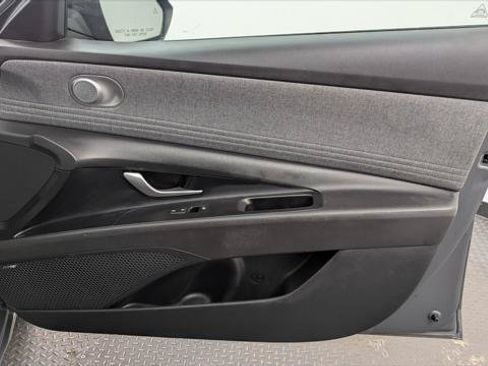 Used 2025 Hyundai Elantra Limited FWD image 22