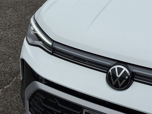 New 2026 Volkswagen Taos SEL image 4