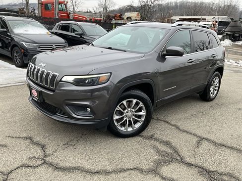 Used 2019 Jeep Cherokee Latitude Plus w/ Comfort/Convenience Group image 1