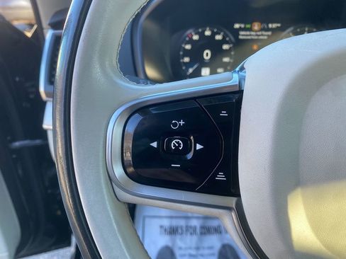 Used 2017 Volvo XC90 T6 Momentum w/ Vision Package image 16