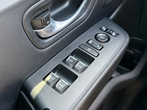 Used 2025 Honda Pilot Black Edition image 29