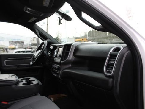 Used 2021 RAM 3500 Big Horn image 34