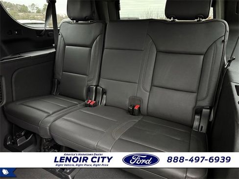 Used 2023 Chevrolet Suburban High Country image 18