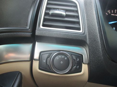 Used 2016 Ford Explorer FWD image 16