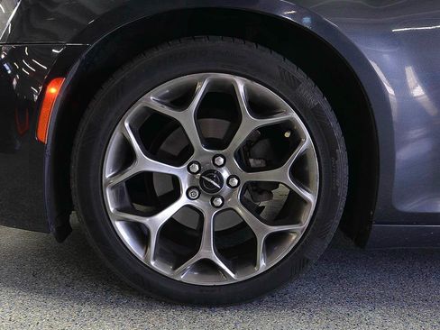 Used 2018 Chrysler 300 Touring w/ Sport Appearance Package RWD image 6