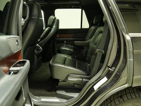 Used 2023 Lincoln Navigator Reserve AWD/4WD image 30