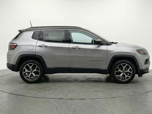 Used 2025 Jeep Compass Limited image 11