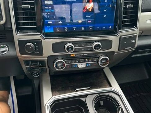 Used 2022 Ford F350 Lariat w/ Lariat Ultimate Package AWD/4WD image 17