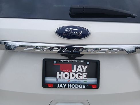 Used 2017 Ford Explorer Limited image 11