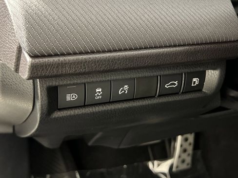 Used 2025 Toyota Camry SE image 31