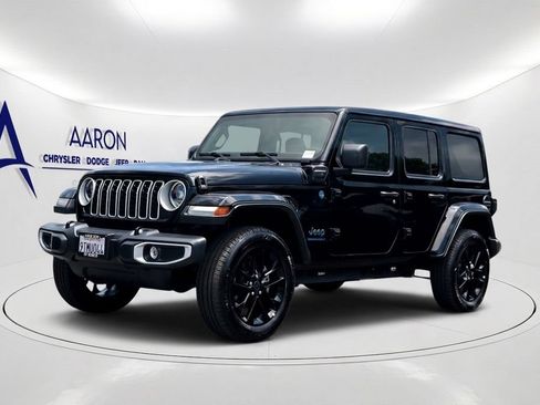 Used 2025 Jeep Wrangler Unlimited Sahara w/ Safety Group AWD/4WD image 1