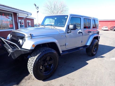 Used 2018 Jeep Wrangler Unlimited Sahara image 3
