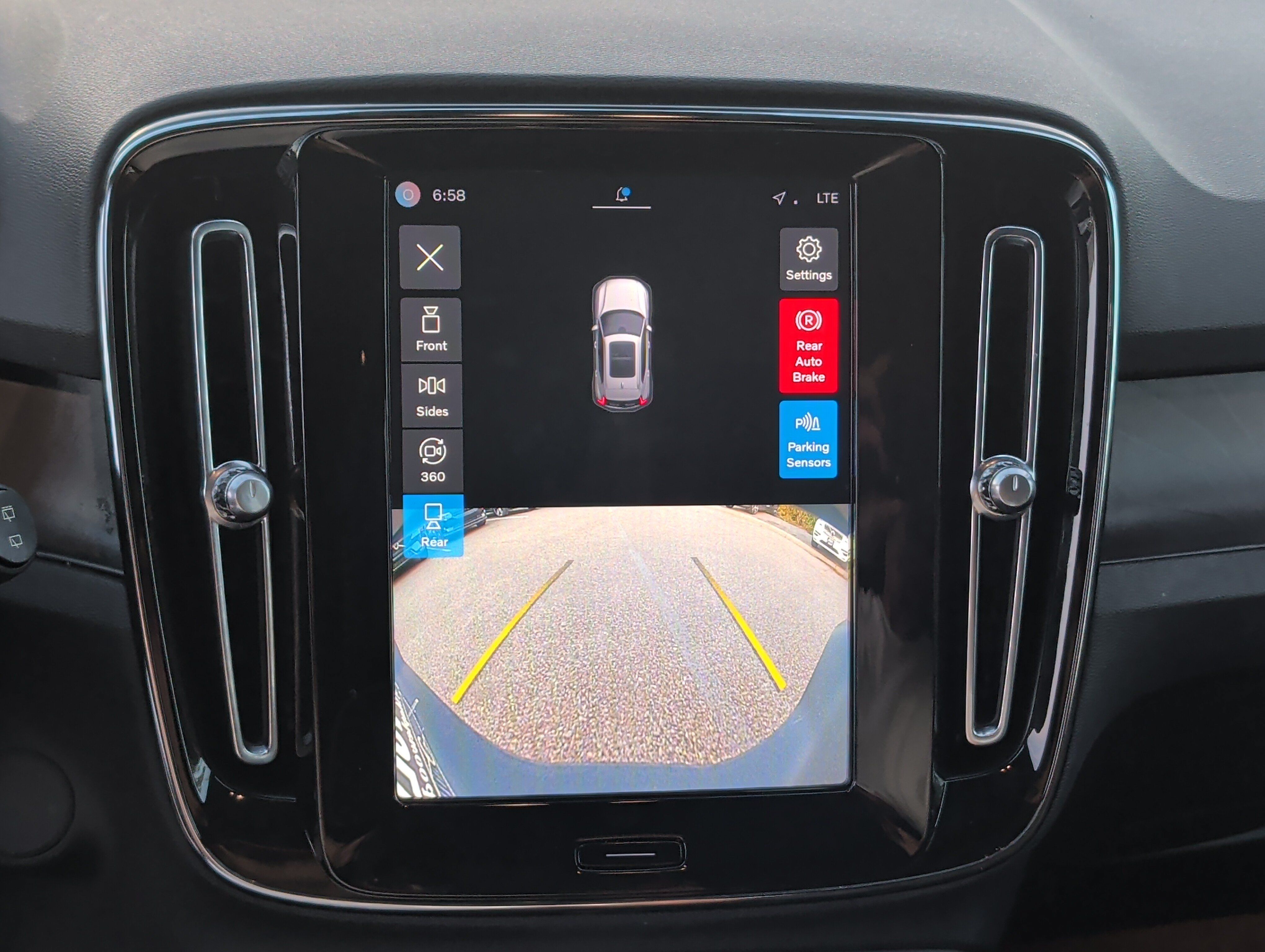 Used 2023 Volvo XC40 Recharge Ultimate w/ Protection Package Premier AWD/4WD image 19