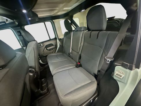 Used 2024 Jeep Wrangler Unlimited AWD/4WD image 28