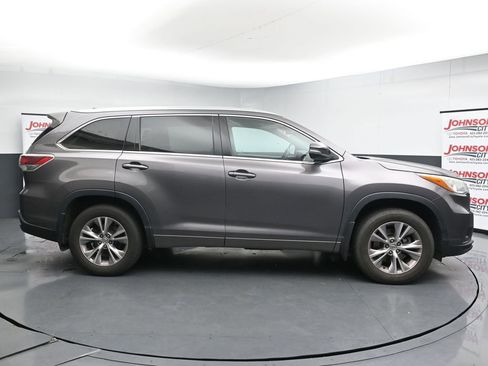 Used 2015 Toyota Highlander XLE AWD/4WD image 9