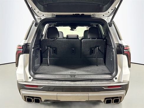 Certified 2025 Chevrolet Traverse LT image 24