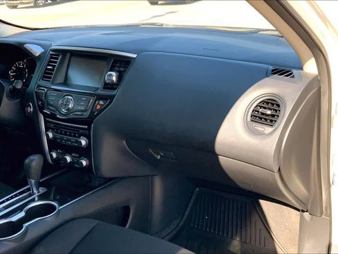 Used 2020 Nissan Pathfinder S FWD image 18