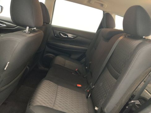Used 2020 Nissan Rogue SV w/ Premium Package FWD image 18