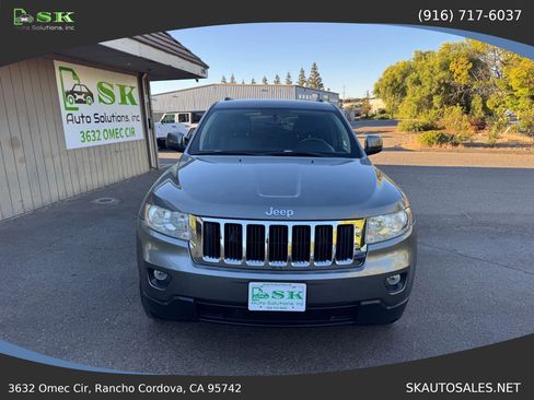 Used 2012 Jeep Grand Cherokee Laredo AWD/4WD image 3
