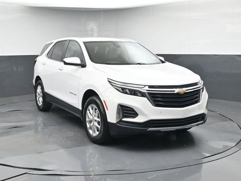 Used 2023 Chevrolet Equinox LT w/ Driver Convenience Package image 6