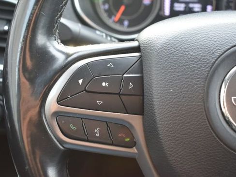 Used 2019 Jeep Cherokee Latitude Plus AWD/4WD image 20