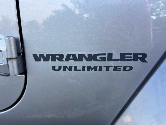 Used 2016 Jeep Wrangler Unlimited Rubicon AWD/4WD image 38