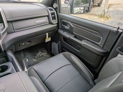 New 2026 RAM 3500 Laramie AWD/4WD image 17