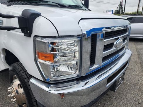 Used 2015 Ford E-350 and Econoline 350 Super Duty RWD image 26