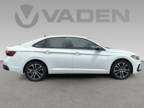 Used 2025 Volkswagen Jetta Sport FWD image 6