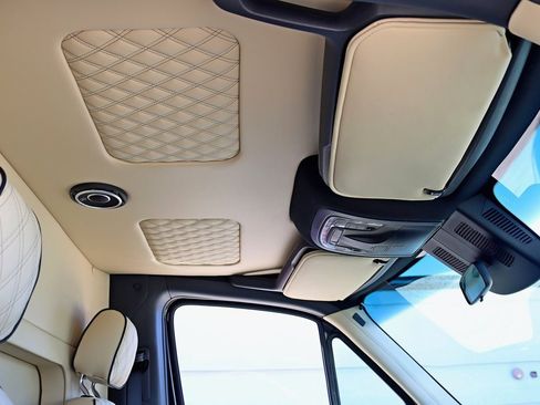 Used 2024 Mercedes-Benz Sprinter 3500 image 31