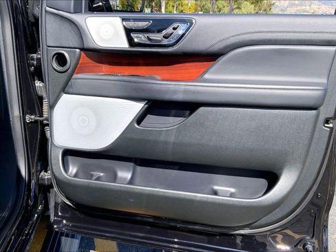Used 2023 Lincoln Navigator Reserve image 22