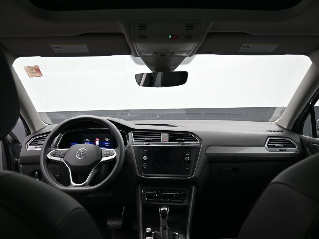 Used 2022 Volkswagen Tiguan SE w/ Panoramic Sunroof Package AWD/4WD image 29