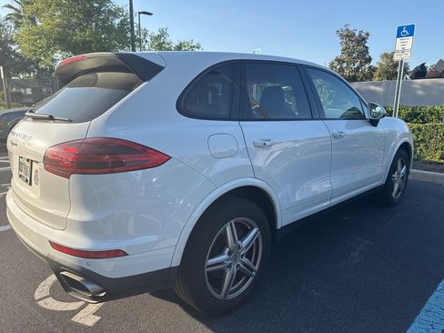 Used 2017 Porsche Cayenne Platinum Edition image 3