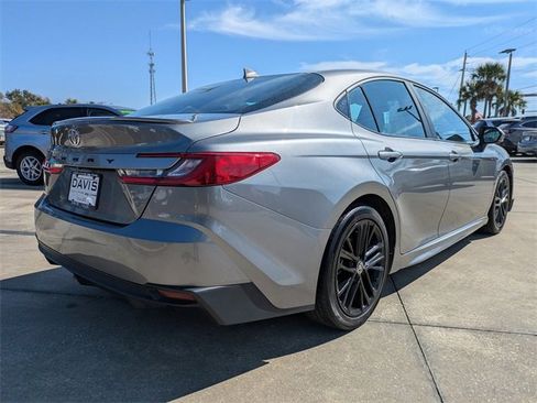 Used 2025 Toyota Camry SE image 4
