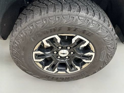 Used 2022 Chevrolet Silverado 1500 ZR2 w/ Technology Package AWD/4WD image 34