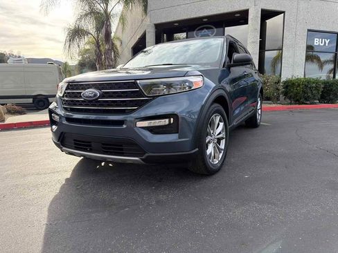 Used 2020 Ford Explorer XLT w/ Equipment Group 202A image 2