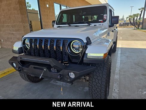 Used 2023 Jeep Gladiator Willys image 2
