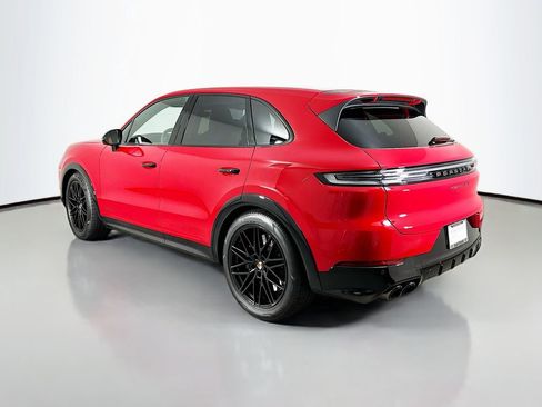 Certified 2025 Porsche Cayenne GTS AWD/4WD image 3