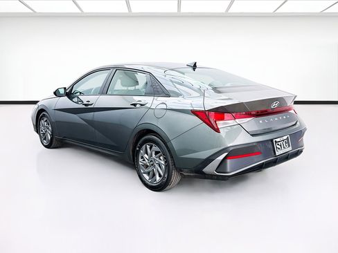 Used 2024 Hyundai Elantra SEL FWD image 6