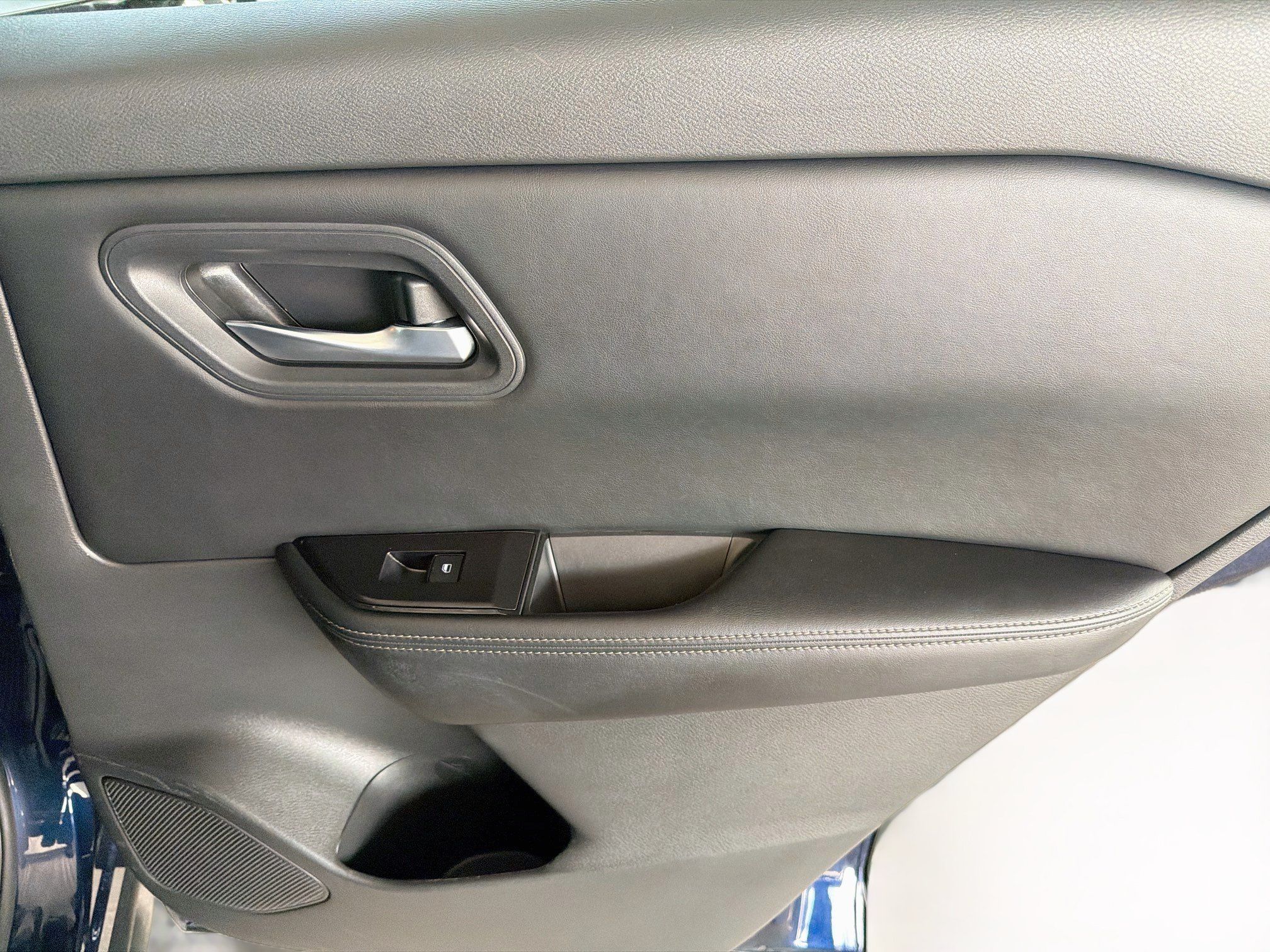 Used 2025 Nissan Rogue SV AWD/4WD image 30