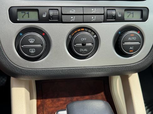 Used 2009 Volkswagen Eos Lux FWD image 13