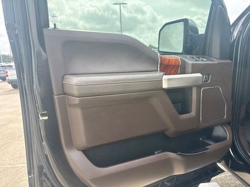 Used 2018 Ford F150 King Ranch w/ Equipment Group 601A Luxury AWD/4WD image 8