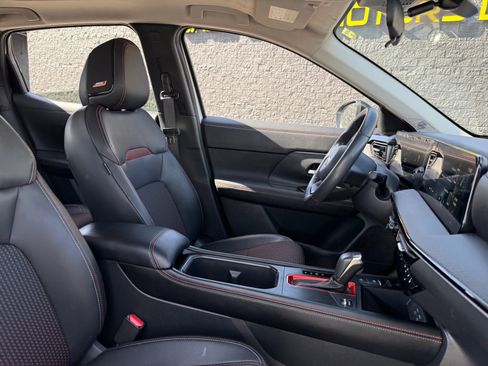 Used 2025 Nissan Kicks SR w/ SR Premium Package image 16