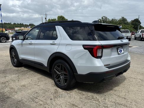New 2026 Ford Explorer ST-Line w/ ST-Line Street Pack RWD image 4