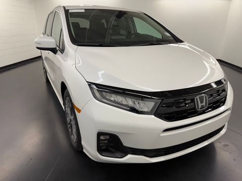 New 2026 Honda Odyssey Touring image 7