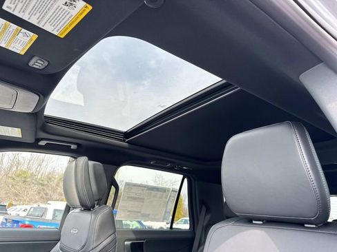 New 2026 Ford Expedition Platinum image 12