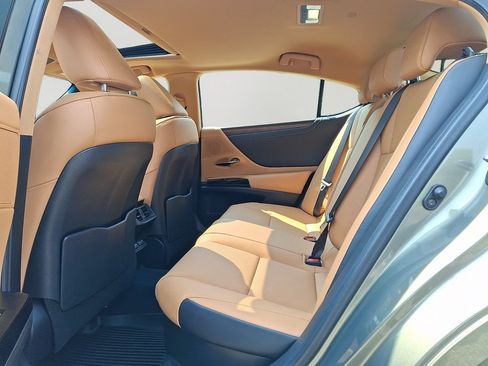 Used 2025 Lexus ES 300h w/ Premium Package FWD image 8