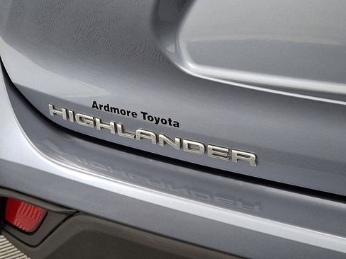 Certified 2023 Toyota Highlander XLE image 24