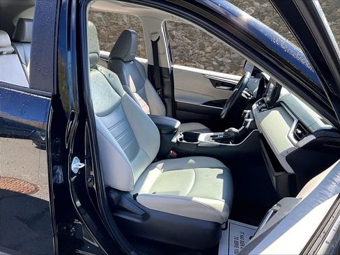 Used 2021 Toyota RAV4 XLE Premium AWD/4WD image 7